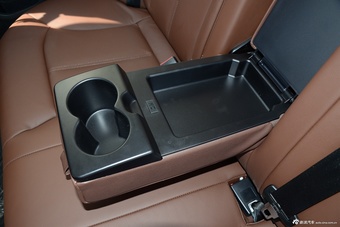 2016款奔腾B90 1.8T自动尊贵型十周年纪念版