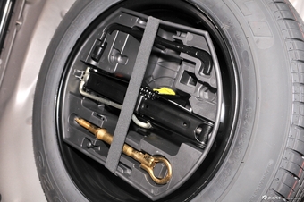 2013款东风标致301 1.6L自动豪华版