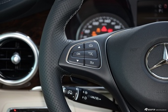 2016款奔驰V级 V260 2.0T自动尊贵版