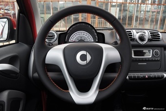 2015款smart fortwo 1.0 MHD 炫闪特别版