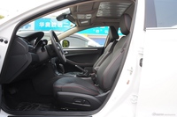 2016款奔腾B70 2.0L自动尊享型