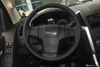 2015款五十铃D-MAX 2.5T手动四驱基本型