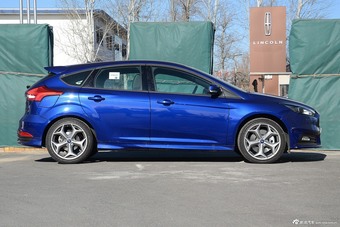 2015款福克斯ST 2.0T手动标准版