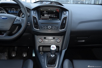 2015款福克斯ST 2.0T手动标准版