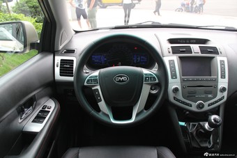 2014款比亚迪S6 1.5TI手动旗舰型