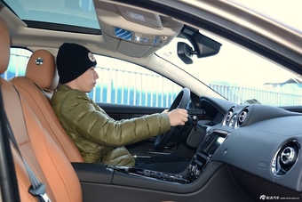 2016款捷豹XJL 3.0L自动SC四驱全景商务版
