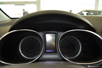 2013款全新胜达2.4L自动两驱GLS