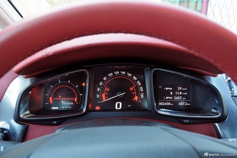 2015款DS 5 1.8T自动尊享版THP200