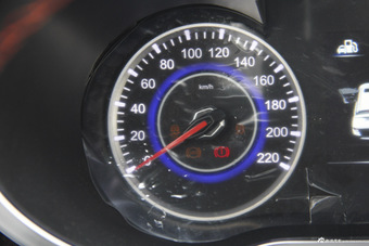 2016款中华V3 1.5T手动旗舰型