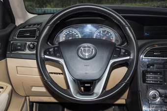 2012款中华V5 1.5T自动四驱豪华型