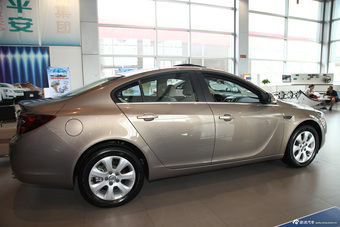 2014款君威2.0自动领先时尚型