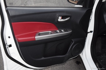 2014款奔奔1.4L自动尊贵天窗型