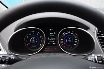 2015款全新胜达2.4L自动两驱GLS