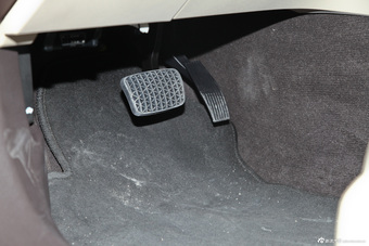 2014款君威2.0自动领先时尚型