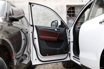 2015款众泰T600 2.0T手动尊贵型 家用版