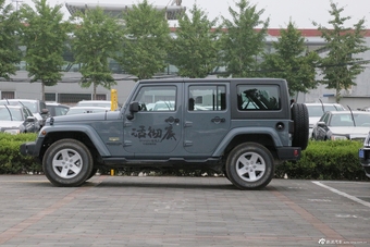 2014款牧马人2.8TD撒哈拉四门版图片