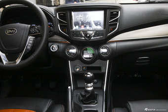 2016款比亚迪宋1.5TI手动尊贵型