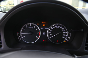 2013款讴歌ILX 2.0L自动精锐版