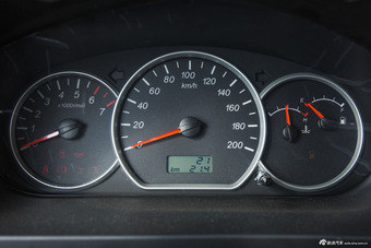 2014款五菱宏光S 1.2L 手动标准型