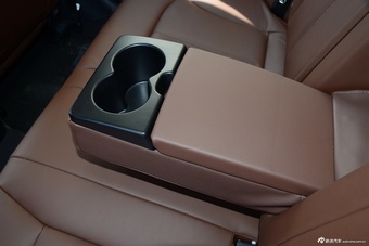 2016款奔腾B90 1.8T自动尊贵型十周年纪念版