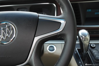 2015款GL8商务车2.4L豪华商务尊享版