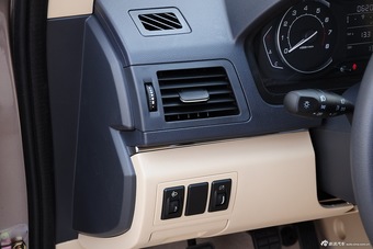 2015款绅宝D20两厢1.5L手动乐天版