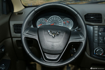 2014款五菱宏光S 1.5L 手动标准型