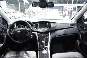 2015上海车展：奔腾B90