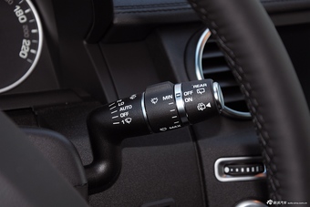 2015款第四代发现3.0 SDV6 HSE柴油版