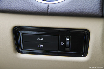 2015款捷豹XJL 2.0T两驱典雅商务版