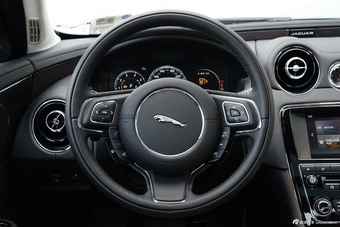 2016款捷豹XJL 3.0L自动SC四驱全景商务版