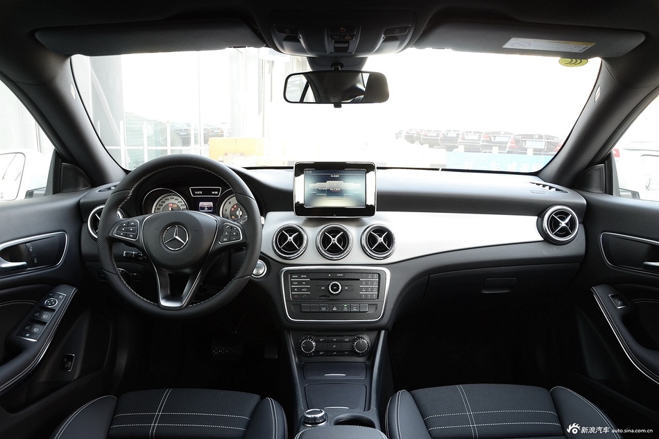 2016款奔驰CLA级 CLA200 1.6T自动动感型