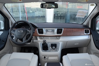 2016款上汽大通G10 2.0T手动豪华版