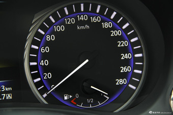 2015款英菲尼迪Q50L 2.0T自动运动版