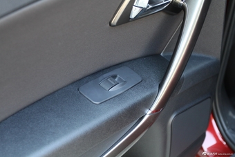 2015款奔腾X80 2.0L自动舒适型