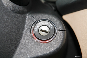 2013款风云2 1.5L手动掀背锐意版