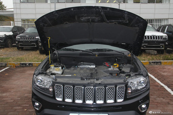 2014款指南者改款2.4L四驱豪华导航版