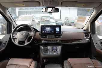 2016款上汽大通G10  2.0T自动旗舰版图片