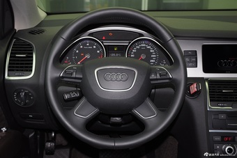 2015款奥迪Q7 35TFSI进取型