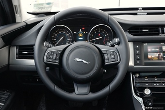 2016款捷豹XF 2.0T自动两驱风华版