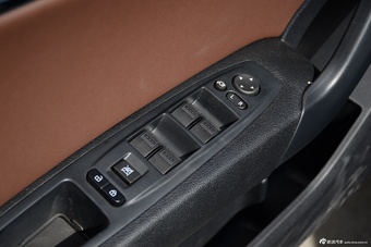 2016款奔腾B90 1.8T自动尊贵型十周年纪念版