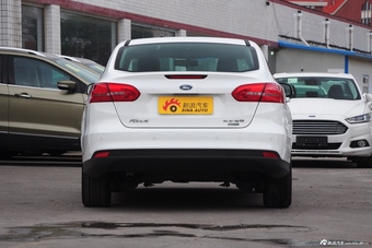 2015款福克斯三厢1.0L GTDi手动超能风尚型