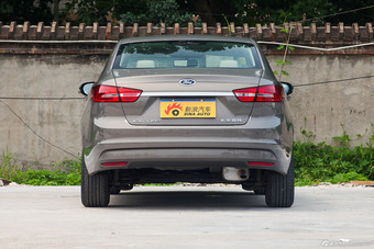 2015款福睿斯1.5L自动时尚型