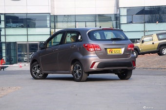 2015款绅宝D20两厢1.5L手动乐天版