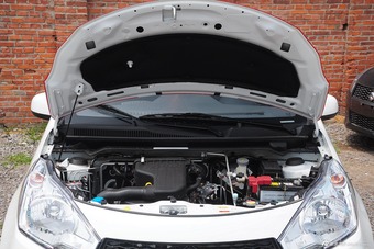 2015款奥拓1.0L自动限定版