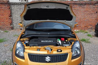 2015款雨燕1.5L自动限定版