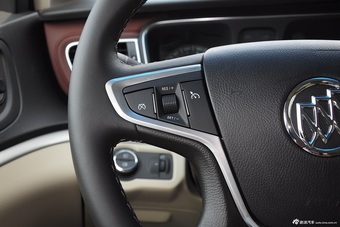 2015款GL8商务车2.4L豪华商务尊享版