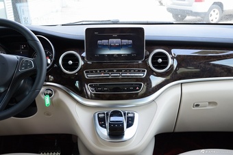 2016款奔驰V级 V260 2.0T自动尊贵版