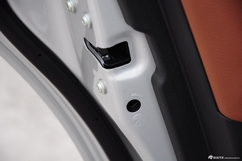 2015款哈弗H8 2.0T两驱豪华型