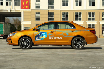 2014款比亚迪秦1.5T旗舰型